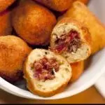 BOLINHO DE CARNE SECA