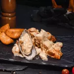 SALMÓN EN SALSA DE MARISCOS