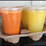 Jugo de naranja o zanahoria