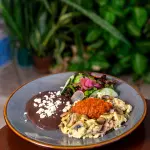 Huevos Revueltos c/champiñones y tomate