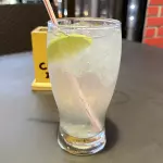 Agua con hielo y Limón