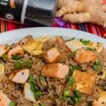 Arroz chaufa de salmão