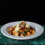 Aguacate con churrasco