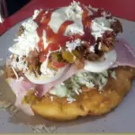 Arepa cabimera de carne mechada