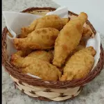 Porção de mini saltenhas