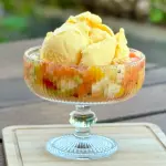 Salada de frutas com sorvete