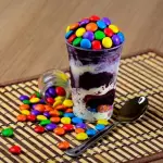 Açaí + 2 opção de creme + 5 toppings