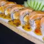 Uramaki especial c/molho de maracujá