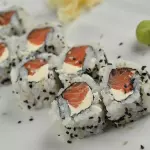 Uramaki Salmão