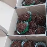 Caixa com 10 brigadeiros