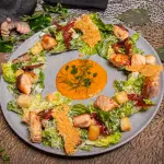 ENSALADA CESAR DE SALMON