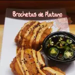Brochetas de platano con queso