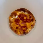 Esfiha de Bacon com Cheddar