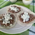 Orden 3 tacos frijol con queso
