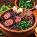 Feijoada Completa para uma pessoa (acompanha arroz, farofa e couve).