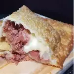 Pastel de Calabresa com Queijo