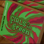 Girls in Green Hiper Large