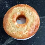 Bolo de mandioca com coco - Marli