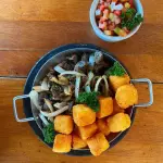 Carne acebolada