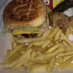 HAMBURGUESA DE POLLO C/ PAPAS