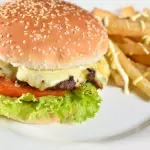 HAMBURGUESA DE LA CASA