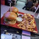 Combo 2 burguer de frango + batata.