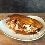 Patacón de carne mechada
