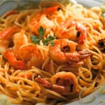 Macarrão ao molho de camarão