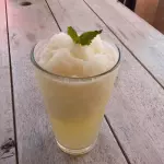 LIMONADA CON MENTA Y JENGIBRE
