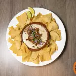 Queso fundido con chorizo