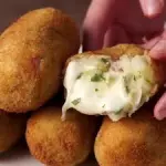 BOLINHO DE AIPIM C/PRESUNTO E QUEIJO
