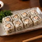 URAMAKI SALMÃO GRELHADO
