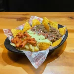 Salchipapa méxicana