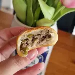 Esfiha de Carne com Azeitona