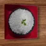Cumbuca de arroz para duas pessoas.