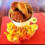 8 piezas + 4 Fritas Grandes