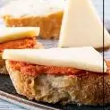 Tosta de Sobrasada, queso y miel