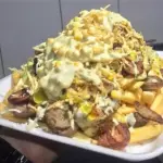SALCHIPAPA DE CHORIZO Y BUTIFARRA