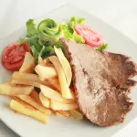 BISTECK CON PAPA FRITA Y ENSALADA