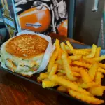 Mini x iscas de carne + fritas