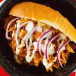 TORTA DE CHILAQUILES CON COCHINITA