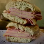 BOCATA CON JAMÓN Y QUESO