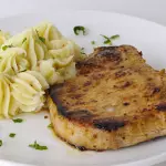 COSTILLITAS DE CERDO + GUARNICIÓN