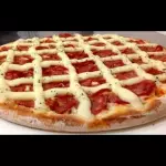 Pizza de Calabresa com Cautpiry