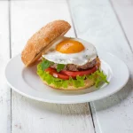 EXTREMO BURGER EGGS + FRITIS+ BEBIDA