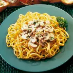 TALLARINES EN SALSA DE CHAMPIÑONES
