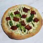 TOMATE SECO COM BRÓCOLIS E CATUPIRY