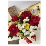 Buquê de rosas + Ferrero rocher