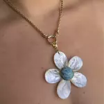 Flor de Nácar Grande con gargantilla