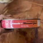Goiabada e marrom glacê em lata